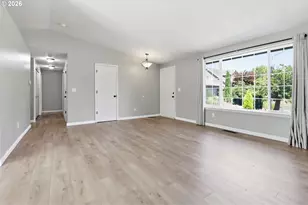 911 SW Warbler Ct, McMinnville, OR 97128 - Photo 2