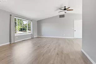 911 SW Warbler Ct, McMinnville, OR 97128 - Photo 4