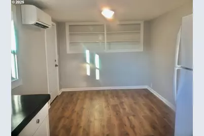 725 NE Denver St, Roseburg, OR 97470 - Photo 16
