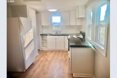 725 NE Denver St, Roseburg, OR 97470 - Photo 18