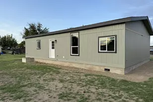 325 N Sloan, Stanfield, OR 97875 - Photo 2