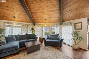 1205 NW Littlewood Ct, Roseburg, OR 97471 - Photo 4