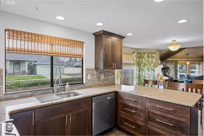 1205 NW Littlewood Ct, Roseburg, OR 97471 - Photo 10