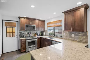 1205 NW Littlewood Ct, Roseburg, OR 97471 - Photo 8