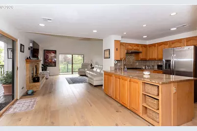 2496 Panorama Dr, Eugene, OR 97405 - Photo 16