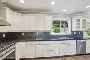 7252 SW Nevada Terrace, Portland, OR 97219 - Photo 10
