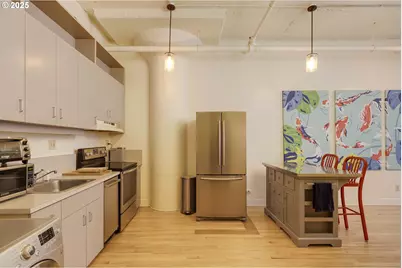 1314 NW Irving St #212, Portland, OR 97209 - Photo 8