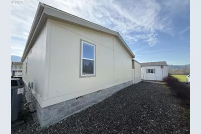 213 River Ridge Ave, Roseburg, OR 97471 - Photo 28