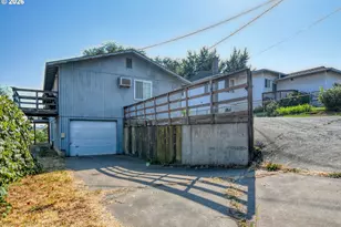810 SW 10th St, Pendleton, OR 97801 - Photo 2