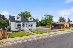 1220 Court Ave, Baker City, OR 97814 - Photo 2