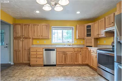 1595 NW Rachel Ave, Roseburg, OR 97471 - Photo 10