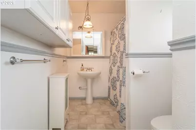 1595 NW Rachel Ave, Roseburg, OR 97471 - Photo 18
