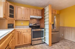 1595 NW Rachel Ave, Roseburg, OR 97471 - Photo 8