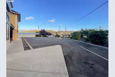 2198 NE Stephens St, Roseburg, OR 97470 - Photo 2