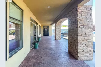 2198 NE Stephens St, Roseburg, OR 97470 - Photo 4