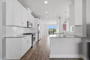 17100 SW Albatross Ln, Beaverton, OR 97007 - Photo 6