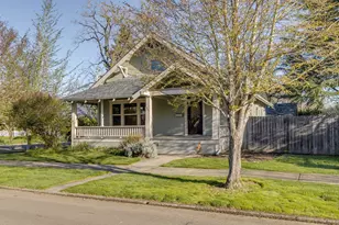 307 NE 10th St, McMinnville, OR 97128 - Photo 2