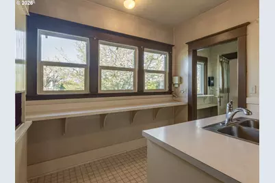 307 NE 10th St, McMinnville, OR 97128 - Photo 22