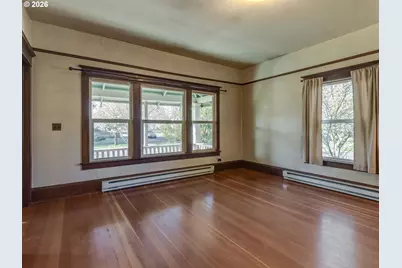 307 NE 10th St, McMinnville, OR 97128 - Photo 6