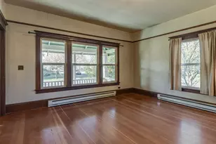 307 NE 10th St, McMinnville, OR 97128 - Photo 6