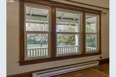 307 NE 10th St, McMinnville, OR 97128 - Photo 12