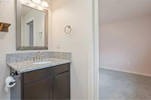 246 S 70th St, Springfield, OR 97478 - Photo 16