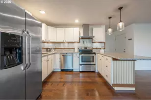 246 S 70th St, Springfield, OR 97478 - Photo 8