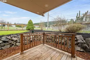 246 S 70th St, Springfield, OR 97478 - Photo 24