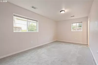 246 S 70th St, Springfield, OR 97478 - Photo 12