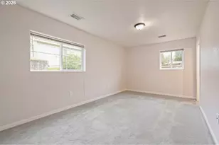 246 S 70th St, Springfield, OR 97478 - Photo 12