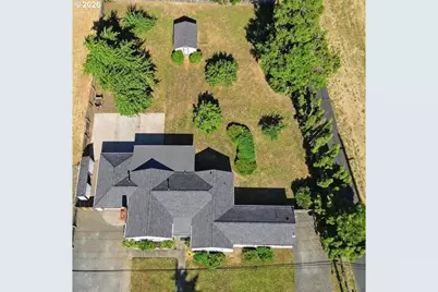 2063 2nd St, Springfield, OR 97477 - Photo 2