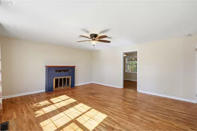 2063 2nd St, Springfield, OR 97477 - Photo 6