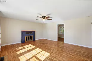 2063 2nd St, Springfield, OR 97477 - Photo 6