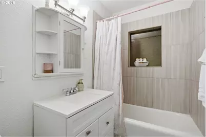 126 E 19th Ave, Eugene, OR 97401 - Photo 14