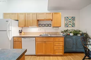 7302 N New York Ave, Portland, OR 97203 - Photo 10