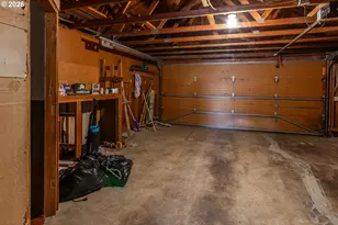 992 Sunset Dr, Springfield, OR 97477 - Photo 28