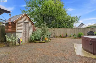 5933 SE Haig St, Portland, OR 97206 - Photo 16