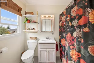 7 Klaskanine Ave, Astoria, OR 97103 - Photo 12