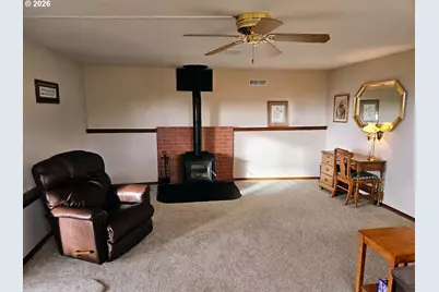 1818 NE Todd St, Roseburg, OR 97470 - Photo 14