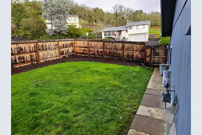 1818 NE Todd St, Roseburg, OR 97470 - Photo 20