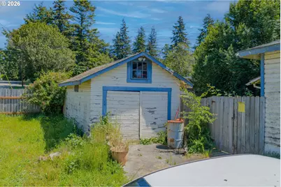 692 N Elliott St, Coquille, OR 97423 - Photo 4
