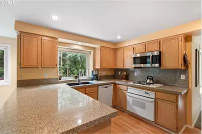 3010 SW Phyllis Dr, Gresham, OR 97080 - Photo 10