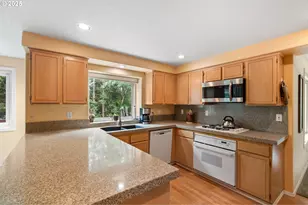 3010 SW Phyllis Dr, Gresham, OR 97080 - Photo 10