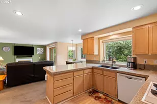 3010 SW Phyllis Dr, Gresham, OR 97080 - Photo 8