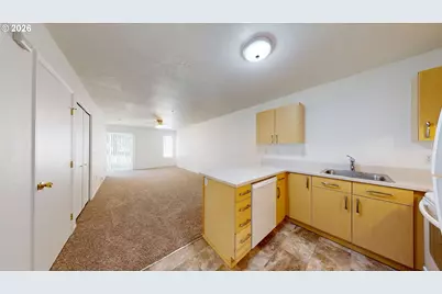 9615 SE Center Ct, Portland, OR 97266 - Photo 4