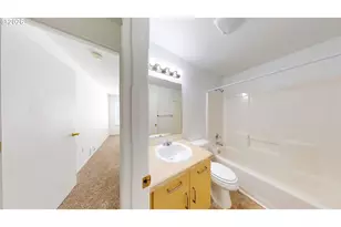 9615 SE Center Ct, Portland, OR 97266 - Photo 14
