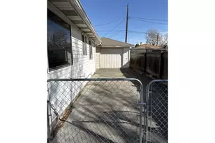 225 SW 7th Pl, Hermiston, OR 97838 - Photo 2