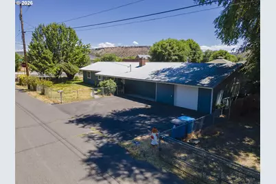 1670 SE Mountain View Dr, Prineville, OR 97754 - Photo 2