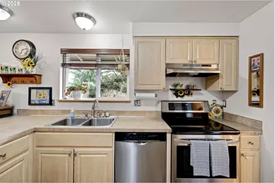 32968 Camas Swale Rd, Creswell, OR 97426 - Photo 12