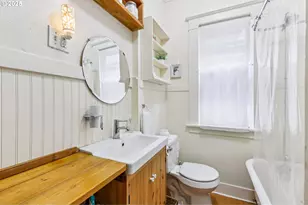 2058 NW Flanders St, Portland, OR 97209 - Photo 16